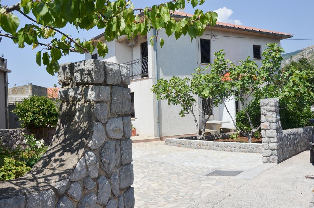 Apartments Nikola Senj  Eksteriør bilde