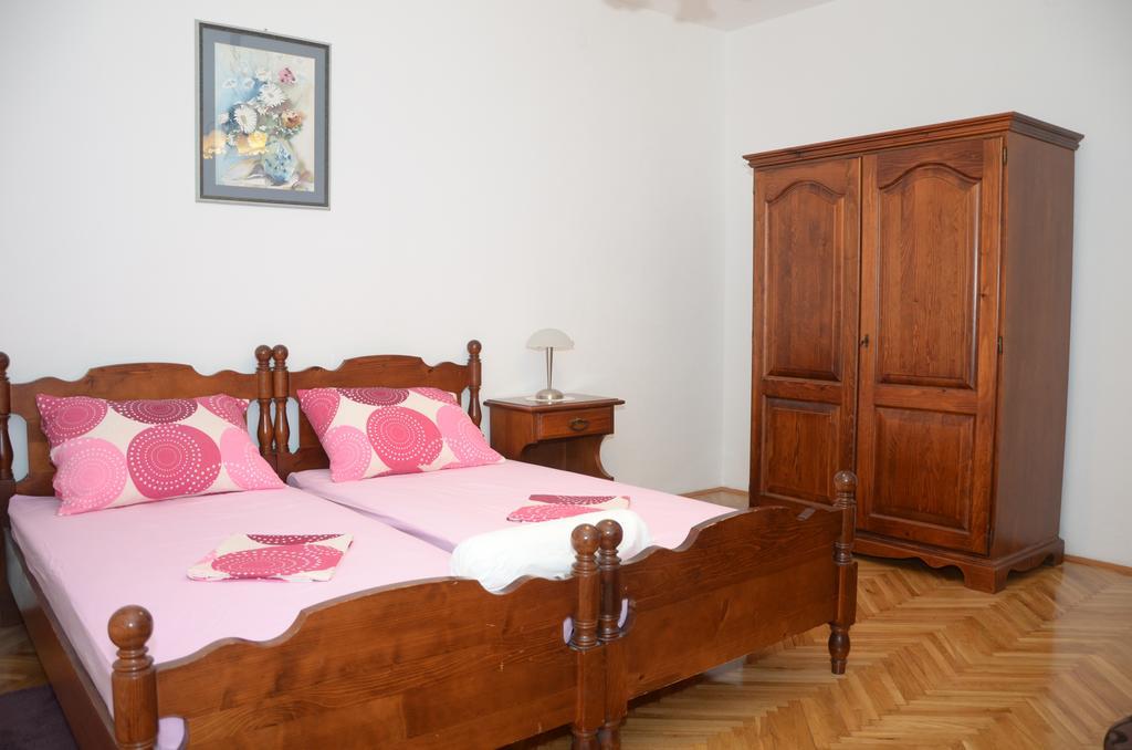 Apartments Nikola Senj  Eksteriør bilde